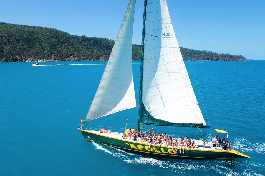 private yacht hire whitsundays