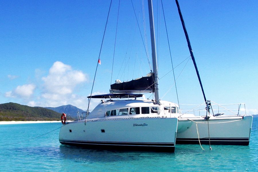 catamaran sailing whitsundays