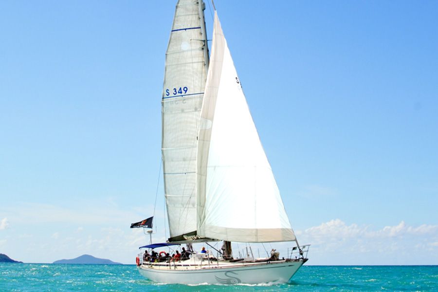 private yacht hire whitsundays