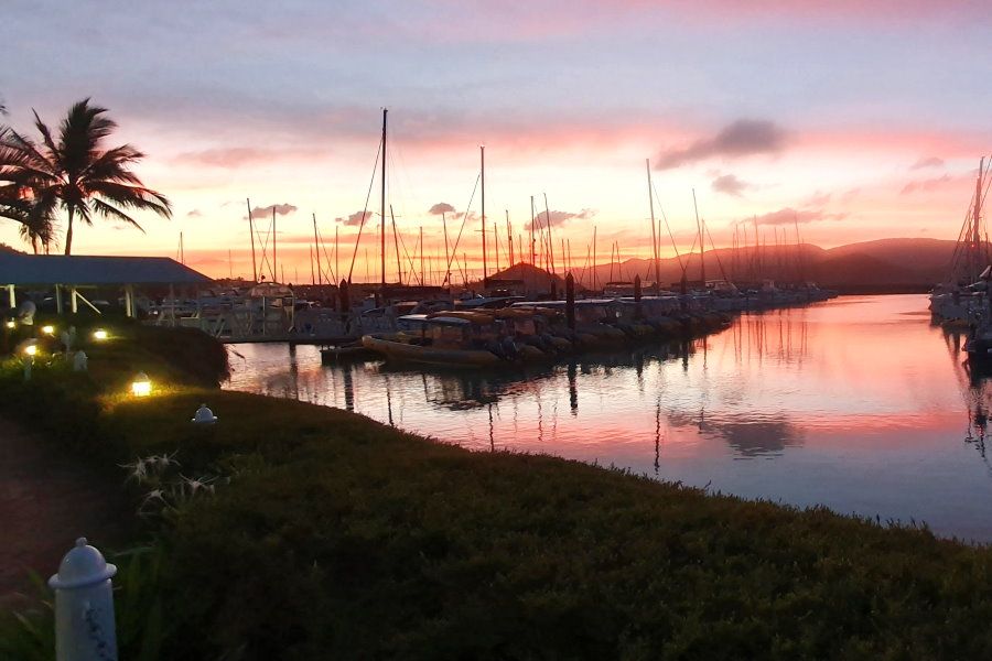 whitsunday tour airlie beach