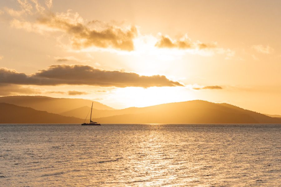 whitsunday tour airlie beach