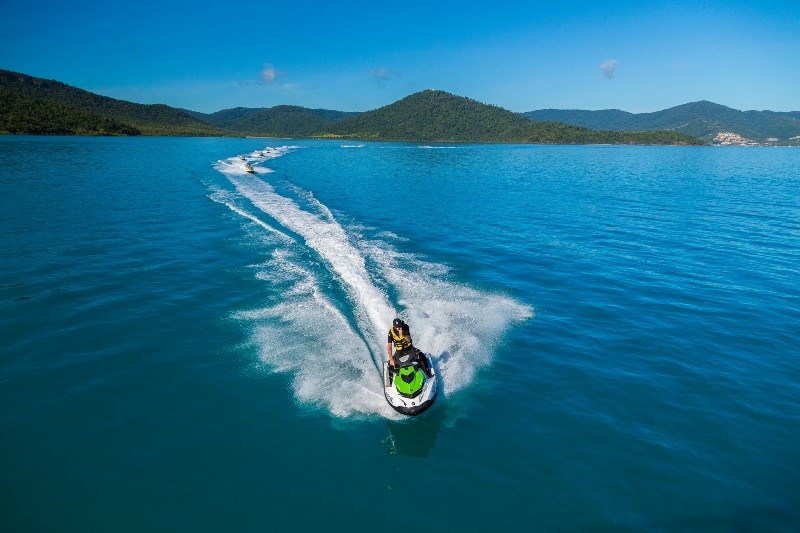 yacht tours airlie beach