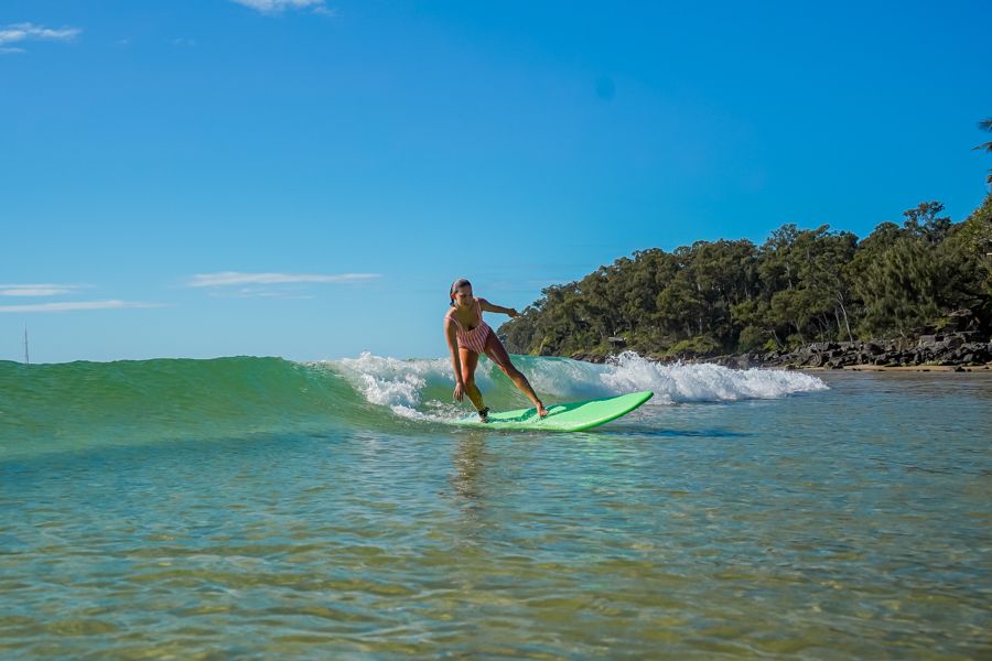  Byron Bay Mojo Surf Lesson Hero Image | East Coast Tours Australia