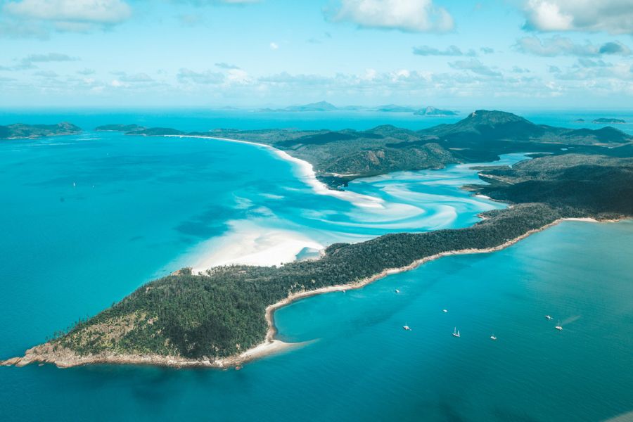 Sailing Whitsundays Hero Image For The Difference between North and South Whitehaven Beach