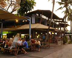 airlie beach magnums qld hotel nightlife whitsundays pubs publocation