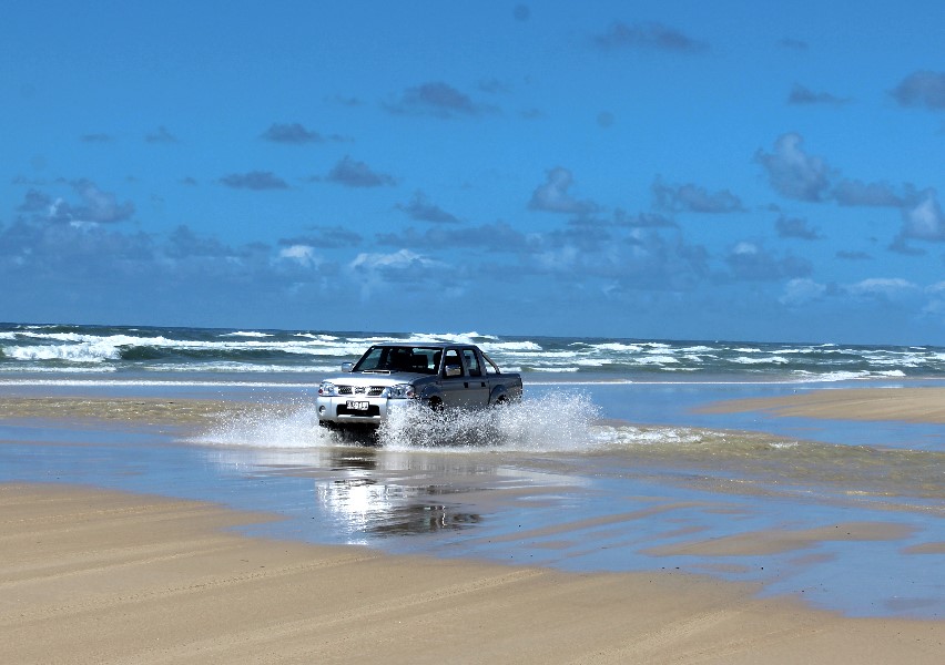 Sailing Whitsundays Hero Image For <p>Driving on Fraser Island</p>
