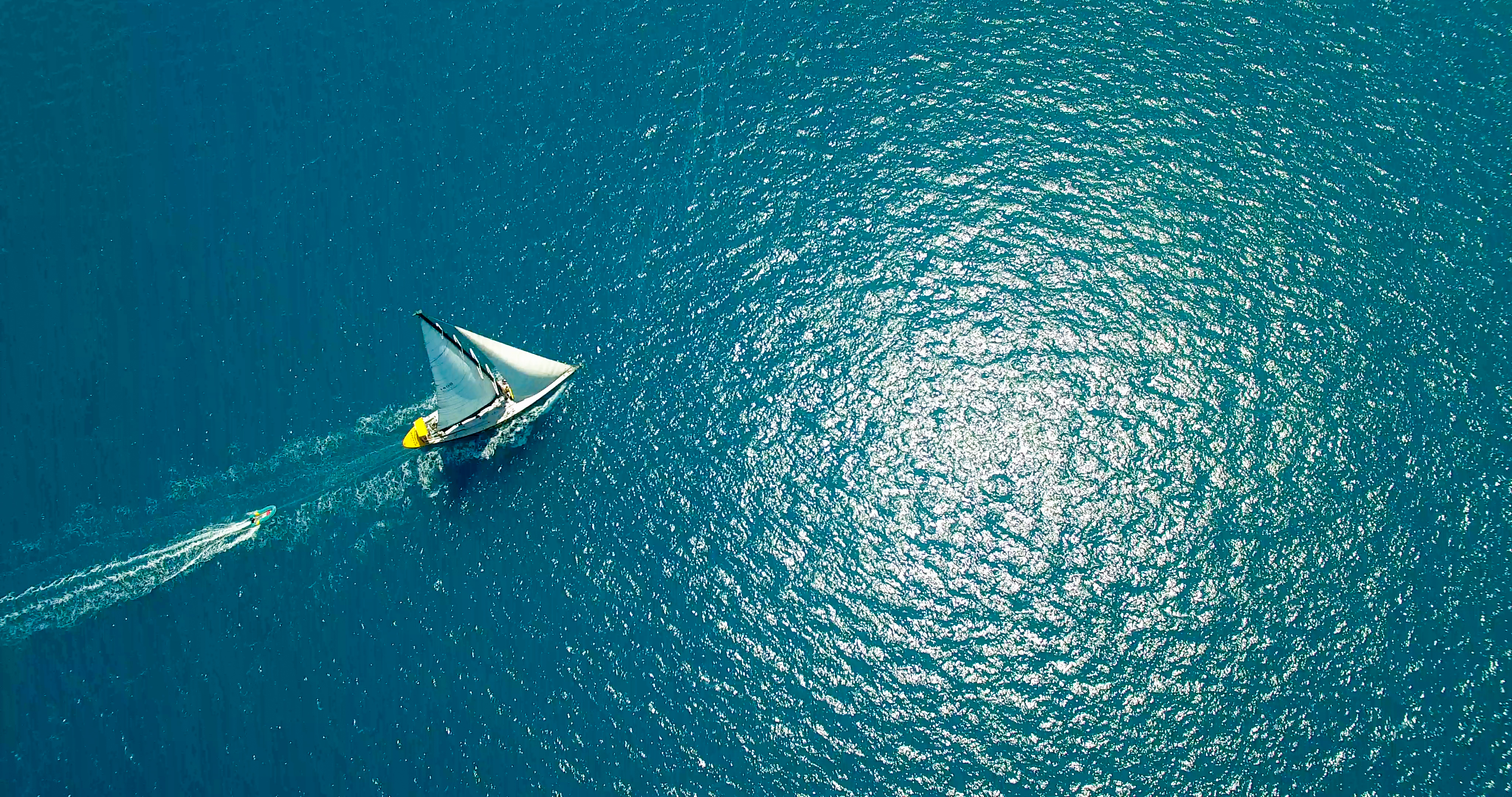 Sailing the Whitsundays, Apollo. 