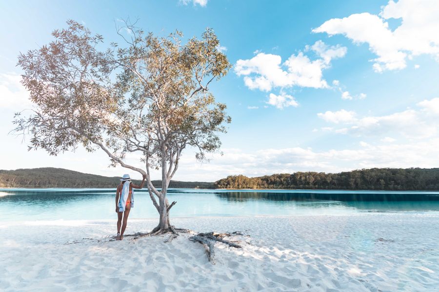 Fraser Island, Lake Mckenzie Girl standing near famous tree