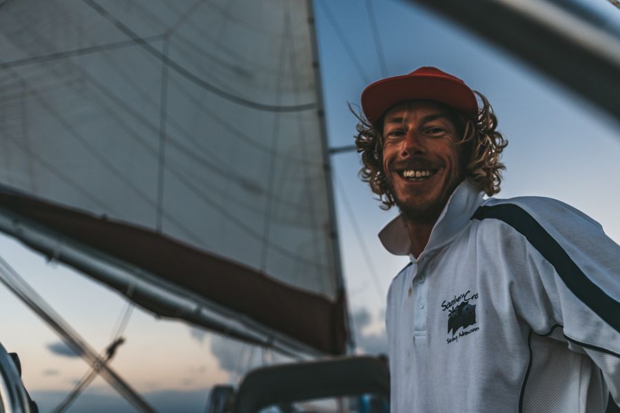 maxi sailing, whitsundays, backpackers