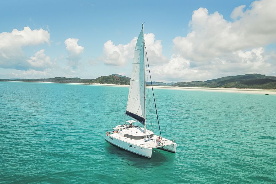 whitehaven beach sailing tour