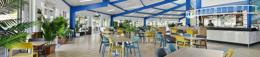 kgari beach resort restaurant area with tables and chairs