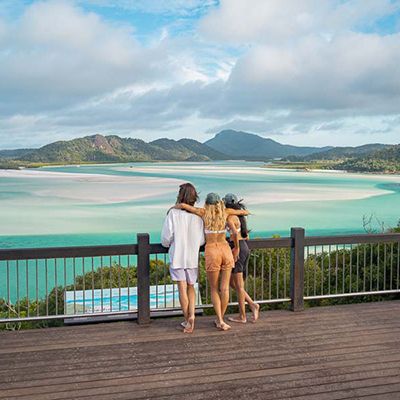 Hill Inlet Lookout, Whitsunday island with three friends looking out