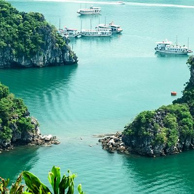 Ha Long Bay boats and islands 