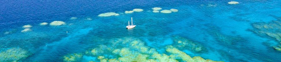 Kiana sailing the Outer Great Barrier Reef 