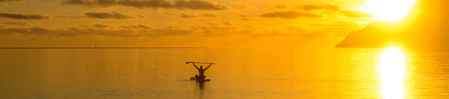 Person kayaking on sunrise in the Whitsundays