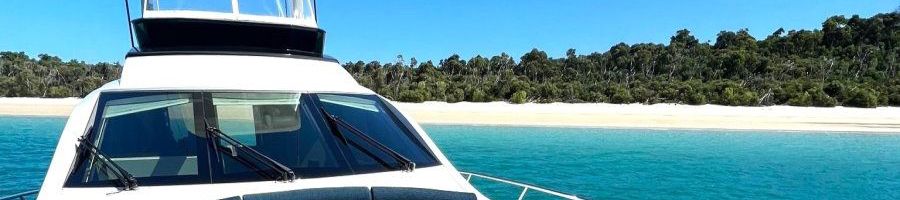 La Mar Luxury Yacht anchored off Whitsunday Island