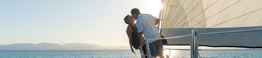 couple kissing on a sailboat in the whitsundays
