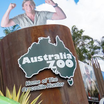 entrance sign to the australia zoo