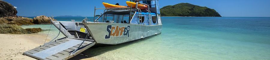 scamper boat with ramp on the shore of whitsunday island