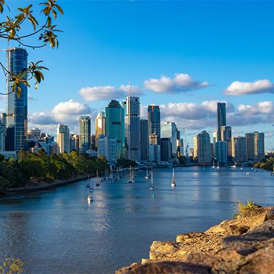 brisbane city skyline from kangaroo point cliffs