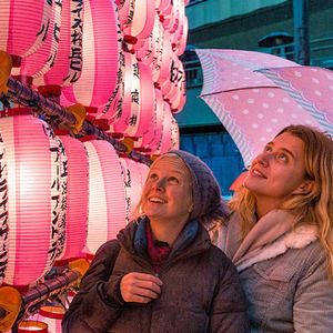 Two backpackers looking at the lanterns in Tokyo, Japan